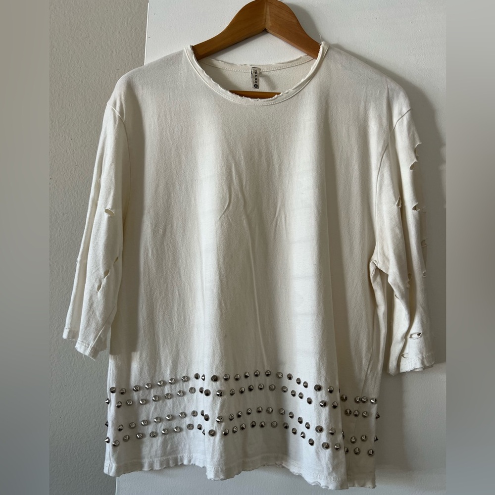LAST CHANCE Emma & Sam Distressed T-Shirt | Size S